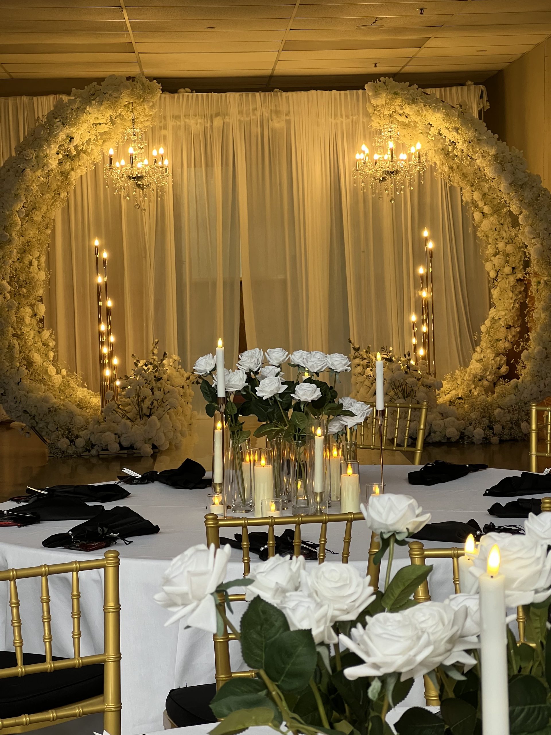 Grand_Entrance_by_Luxury_Lane_Wedding_Decor