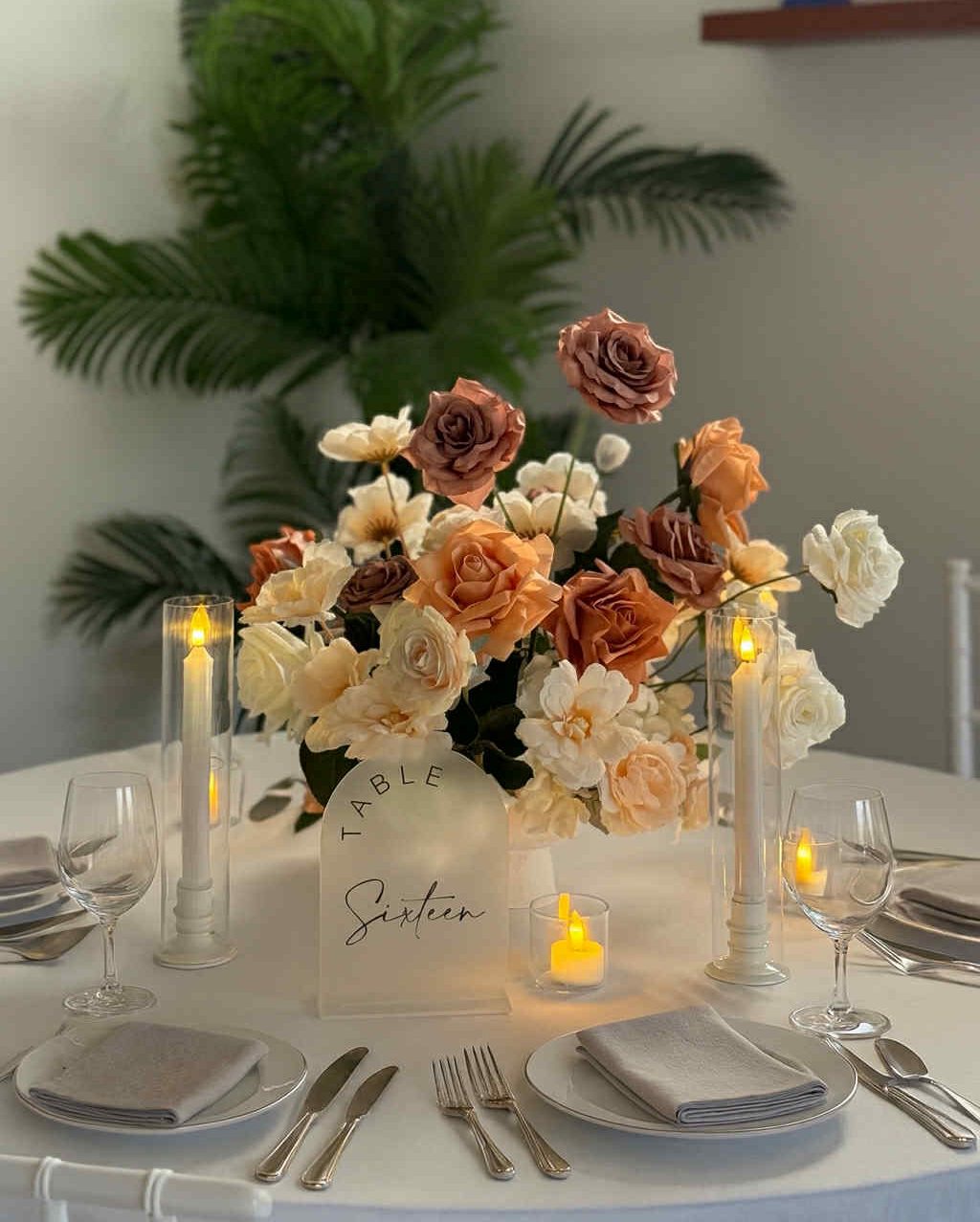 Delicate table decor by Luxury Lane