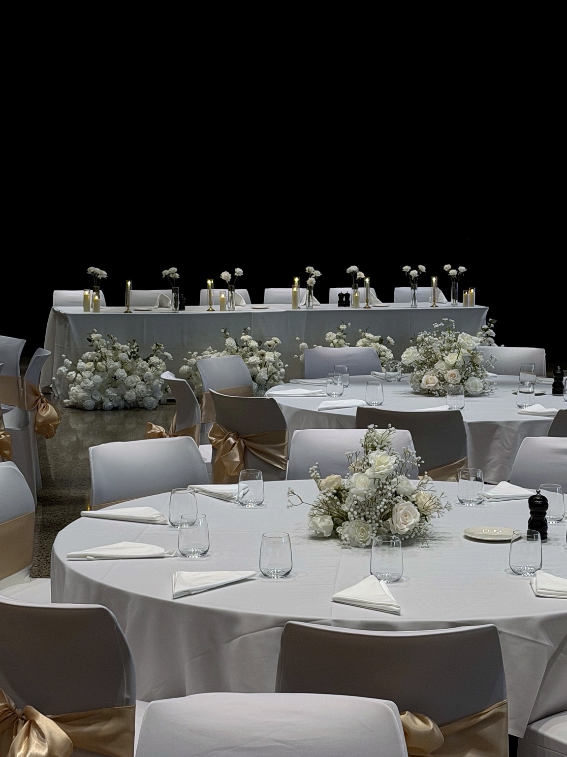 Affordable budget friendly table decor by Luxury Lane