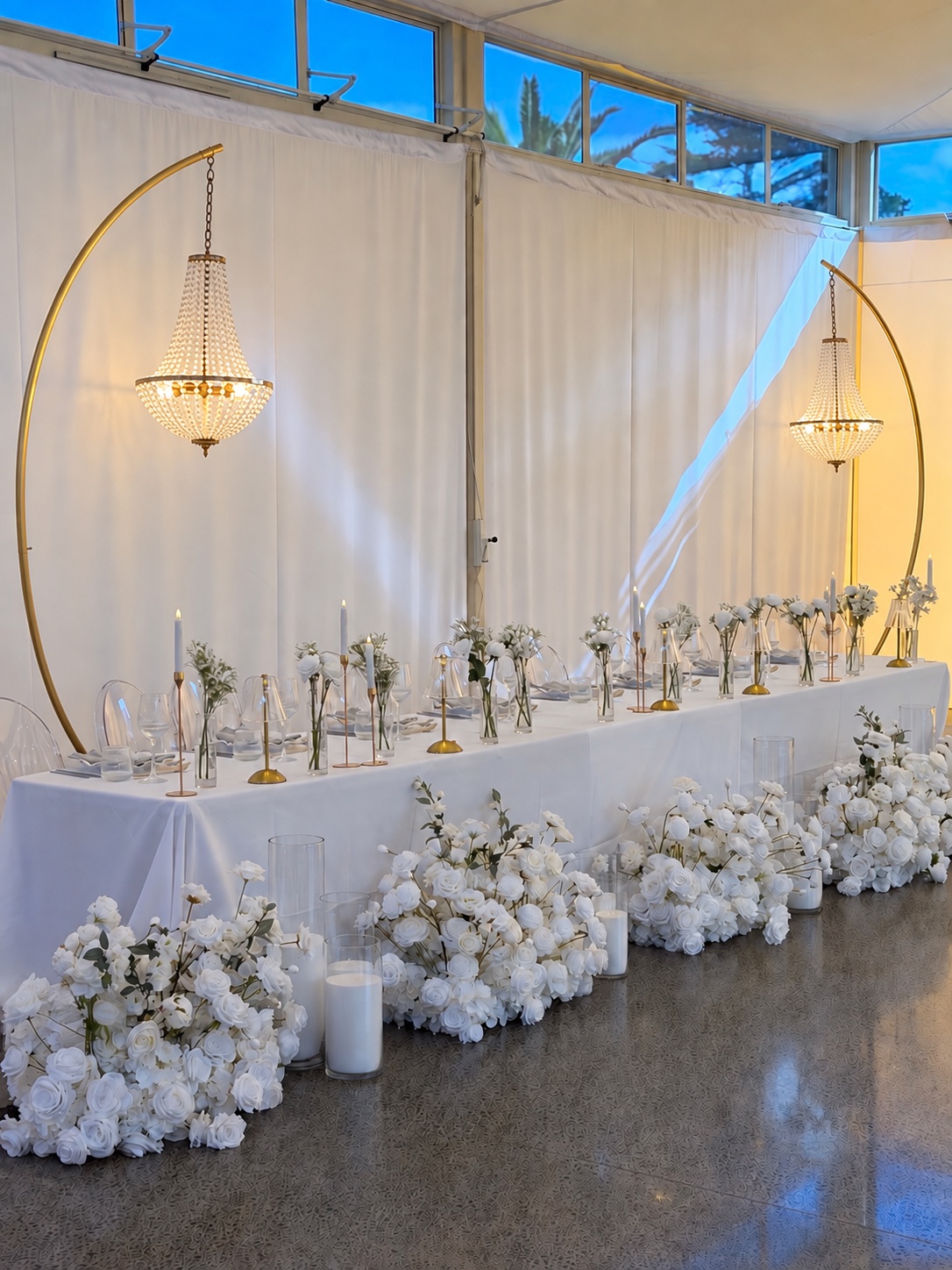 Elegant Gold Chandelier Wedding Table Bridal decor